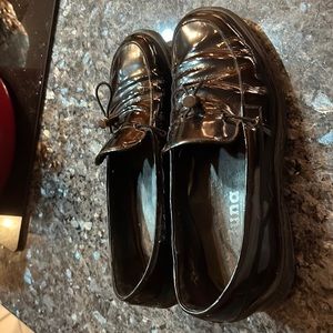 Luna black patent loafers gently loved